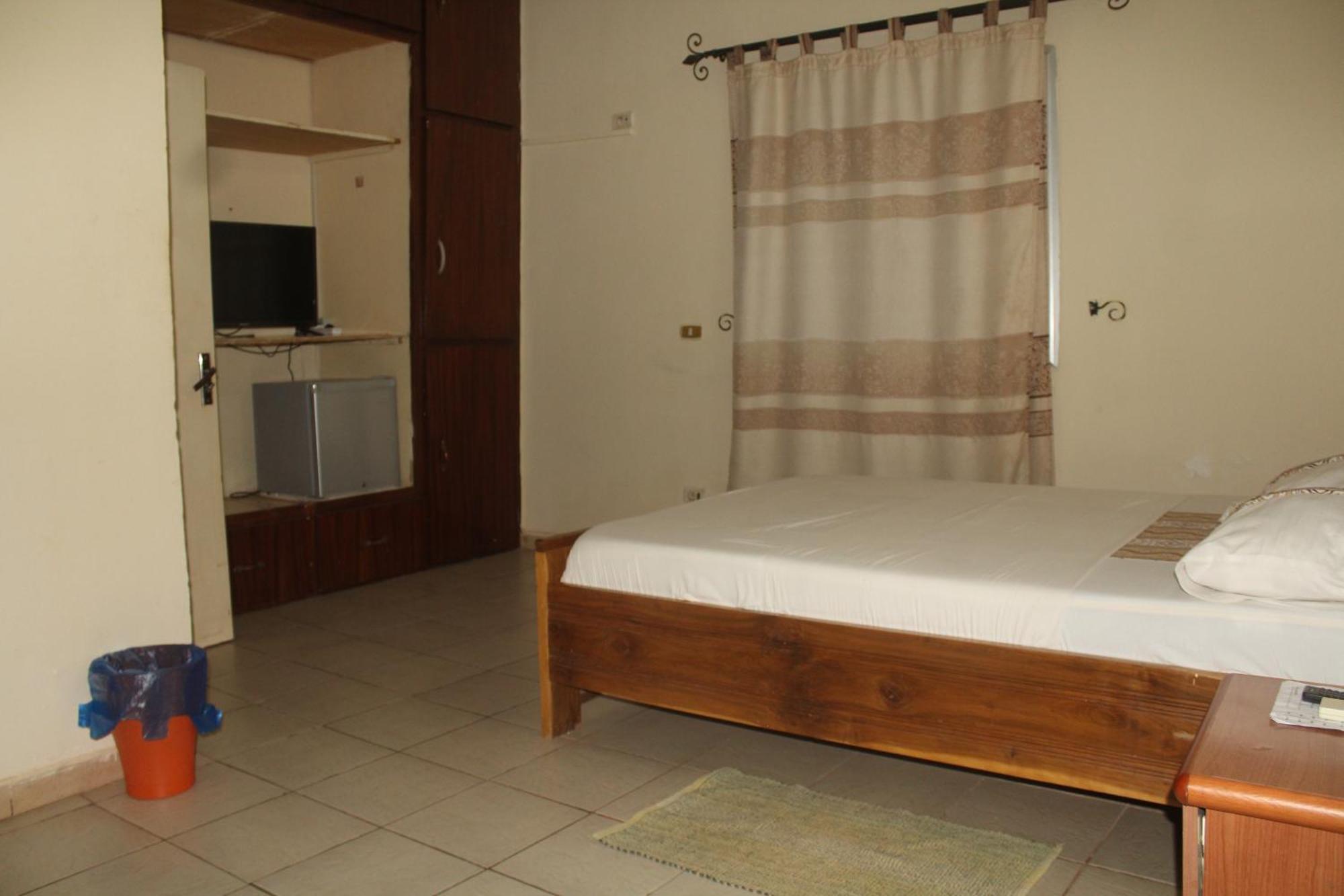 Residence Diane Wagadugu Zewnętrze zdjęcie