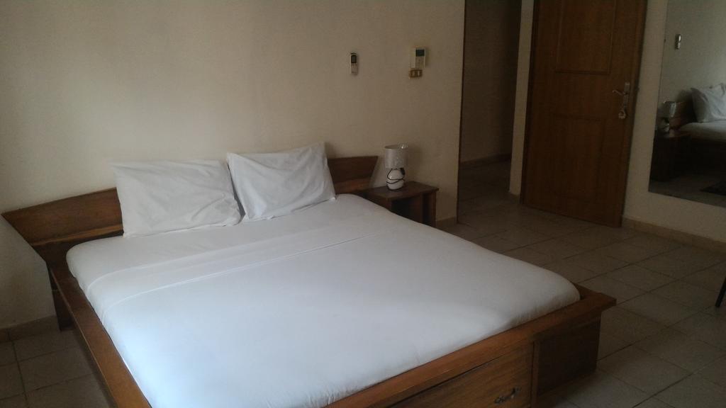 Residence Diane Wagadugu Zewnętrze zdjęcie
